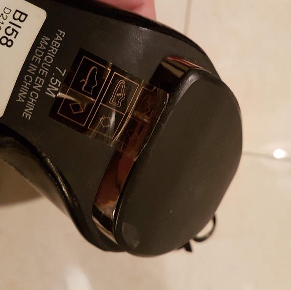 Le Chateau heels with chains size 7.5 - Picture 3 of 5